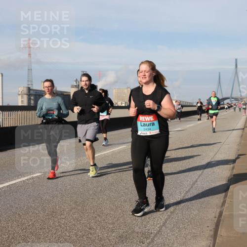 03.10.2025 - Köhlbrandbrückenlauf Lena Gebhardt http://msf.ph/oto/9108121 03.10.2025 10:13:55 Position 2 2434 meine-sportfotos.de