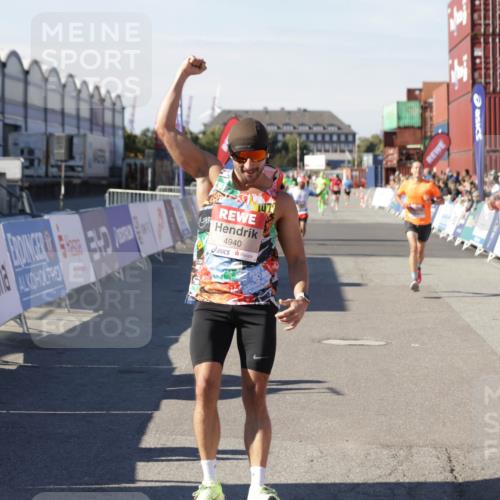 03.10.2025 - Köhlbrandbrückenlauf Jannik Wohlers http://msf.ph/oto/9108122 03.10.2025 12:59:24 Ziel 4108, 4119, 4226, 4371, 4441, 4940, 6060, 6154, 6391, 6484, 6609 meine-sportfotos.de