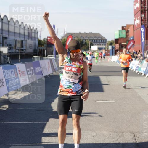 03.10.2025 - Köhlbrandbrückenlauf Jannik Wohlers http://msf.ph/oto/9108131 03.10.2025 12:59:24 Ziel 4108, 4119, 4226, 4371, 4441, 4940, 6060, 6154, 6391, 6484, 6609 meine-sportfotos.de