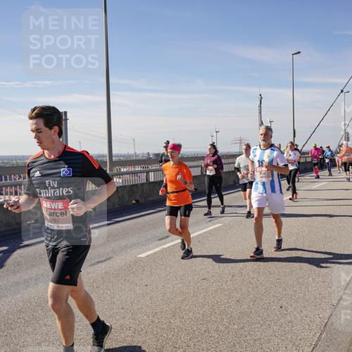 03.10.2025 - Köhlbrandbrückenlauf Michael Burmester http://msf.ph/oto/9108139 03.10.2025 12:51:07 Position 2 5761 meine-sportfotos.de