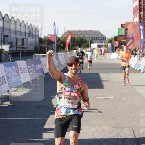 03.10.2025 - Köhlbrandbrückenlauf Jannik Wohlers http://msf.ph/oto/9108153 03.10.2025 12:59:24 Ziel 4108, 4119, 4226, 4371, 4441, 4940, 6060, 6154, 6391, 6484, 6609 meine-sportfotos.de