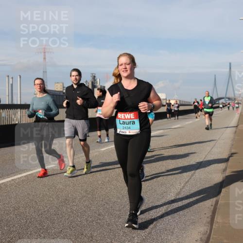 03.10.2025 - Köhlbrandbrückenlauf Lena Gebhardt http://msf.ph/oto/9108159 03.10.2025 10:13:56 Position 2 2434 meine-sportfotos.de