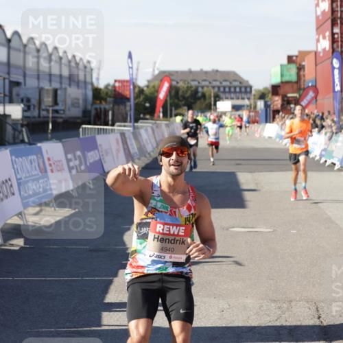 03.10.2025 - Köhlbrandbrückenlauf Jannik Wohlers http://msf.ph/oto/9108160 03.10.2025 12:59:25 Ziel 4108, 4119, 4371, 4441, 4940, 6060, 6154, 6391, 6484, 6609 meine-sportfotos.de