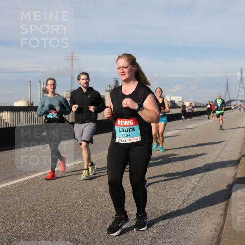 03.10.2025 - Köhlbrandbrückenlauf Lena Gebhardt http://msf.ph/oto/9108169 03.10.2025 10:13:56 Position 2 2434 meine-sportfotos.de