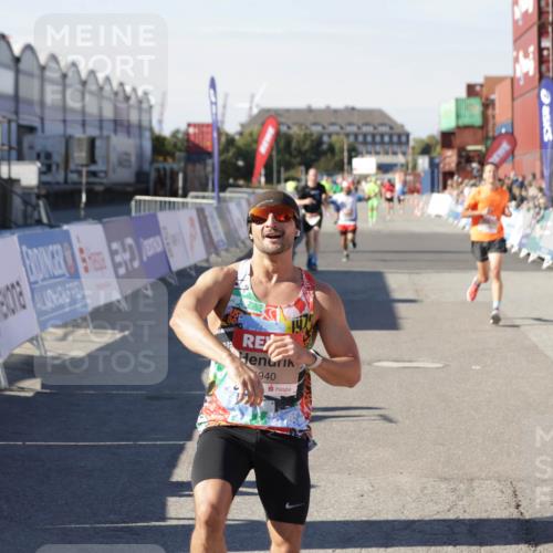 03.10.2025 - Köhlbrandbrückenlauf Jannik Wohlers http://msf.ph/oto/9108174 03.10.2025 12:59:25 Ziel 4108, 4119, 4371, 4441, 4940, 6060, 6154, 6391, 6484, 6609 meine-sportfotos.de