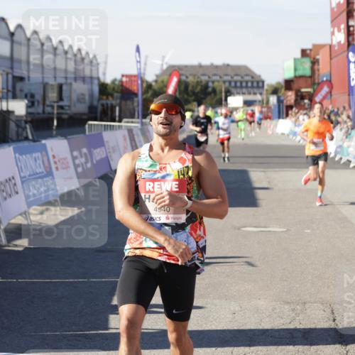 03.10.2025 - Köhlbrandbrückenlauf Jannik Wohlers http://msf.ph/oto/9108189 03.10.2025 12:59:25 Ziel 4108, 4119, 4371, 4441, 4940, 6060, 6154, 6391, 6484, 6609 meine-sportfotos.de