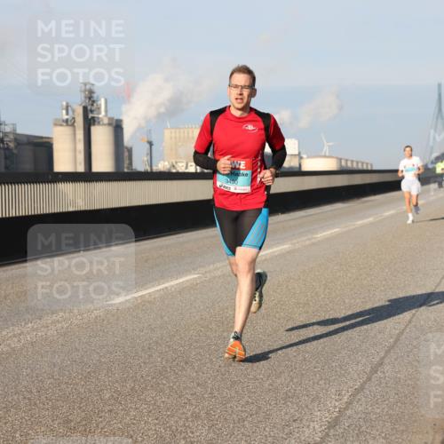03.10.2025 - Köhlbrandbrückenlauf Lena Gebhardt http://msf.ph/oto/9108227 03.10.2025 09:40:48 Position 2 19, 3490 meine-sportfotos.de