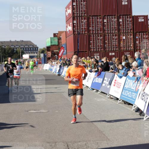 03.10.2025 - Köhlbrandbrückenlauf Jannik Wohlers http://msf.ph/oto/9108229 03.10.2025 12:59:26 Ziel 4108, 4119, 4371, 4441, 4940, 6060, 6154, 6391, 6484, 6609 meine-sportfotos.de