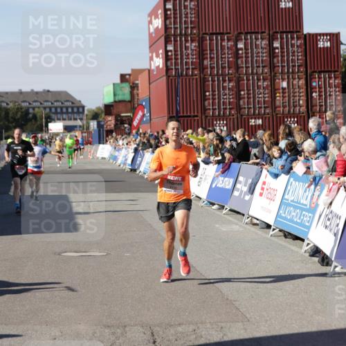 03.10.2025 - Köhlbrandbrückenlauf Jannik Wohlers http://msf.ph/oto/9108237 03.10.2025 12:59:26 Ziel 4108, 4119, 4371, 4441, 4940, 6060, 6154, 6391, 6484, 6609 meine-sportfotos.de