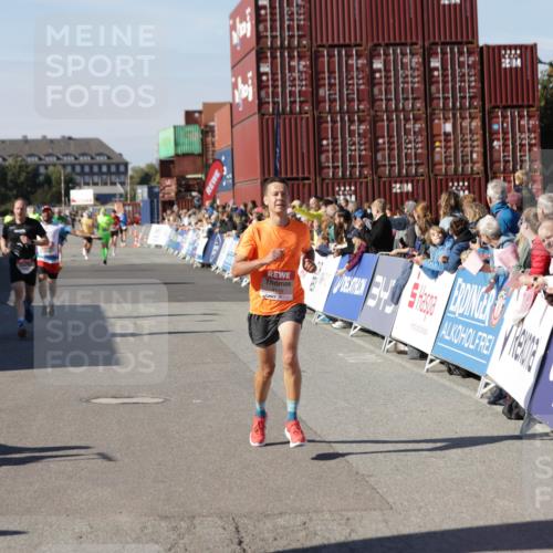 03.10.2025 - Köhlbrandbrückenlauf Jannik Wohlers http://msf.ph/oto/9108244 03.10.2025 12:59:27 Ziel 4108, 4119, 4371, 4441, 4940, 6060, 6154, 6325, 6484, 6609 meine-sportfotos.de