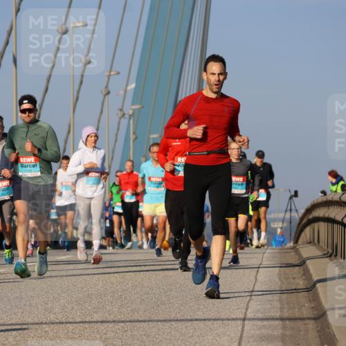 03.10.2025 - Köhlbrandbrückenlauf Strokosch-Dieckow http://msf.ph/oto/9108248 03.10.2025 09:38:36 Position 2 1617, 1143, 08 meine-sportfotos.de