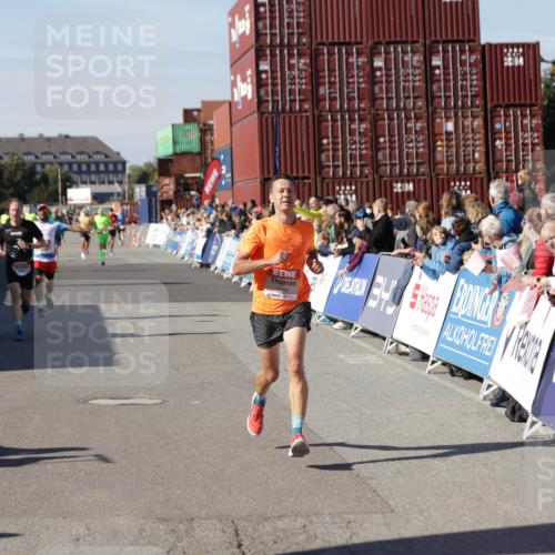 03.10.2025 - Köhlbrandbrückenlauf Jannik Wohlers http://msf.ph/oto/9108250 03.10.2025 12:59:27 Ziel 4108, 4119, 4371, 4441, 4940, 6060, 6154, 6325, 6484, 6609 meine-sportfotos.de