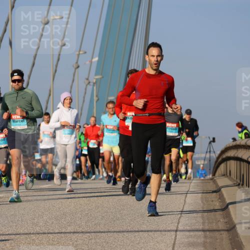 03.10.2025 - Köhlbrandbrückenlauf Strokosch-Dieckow http://msf.ph/oto/9108252 03.10.2025 09:38:36 Position 2 1617, 1143, 08 meine-sportfotos.de