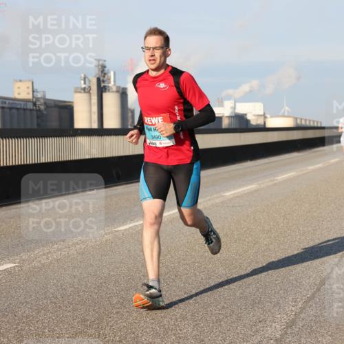 03.10.2025 - Köhlbrandbrückenlauf Lena Gebhardt http://msf.ph/oto/9108262 03.10.2025 09:40:49 Position 2 3490 meine-sportfotos.de