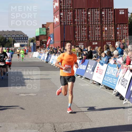 03.10.2025 - Köhlbrandbrückenlauf Jannik Wohlers http://msf.ph/oto/9108263 03.10.2025 12:59:27 Ziel 4108, 4119, 4371, 4441, 4940, 6060, 6154, 6325, 6484, 6609 meine-sportfotos.de