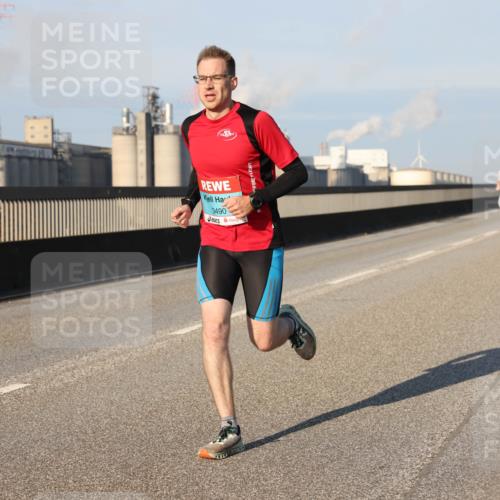03.10.2025 - Köhlbrandbrückenlauf Lena Gebhardt http://msf.ph/oto/9108273 03.10.2025 09:40:49 Position 2 3, 3490 meine-sportfotos.de
