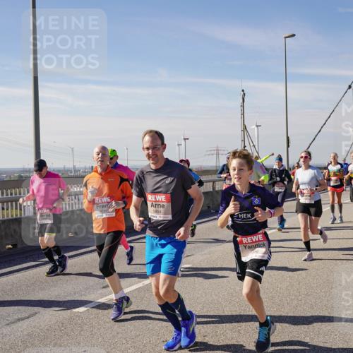 03.10.2025 - Köhlbrandbrückenlauf Michael Burmester http://msf.ph/oto/9108275 03.10.2025 12:51:13 Position 2 5884 meine-sportfotos.de