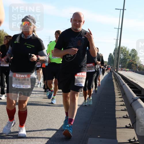 03.10.2025 - Köhlbrandbrückenlauf Strokosch-Dieckow http://msf.ph/oto/9108277 03.10.2025 12:21:52 Position 3 6198, 6292, 2022, 5431 meine-sportfotos.de