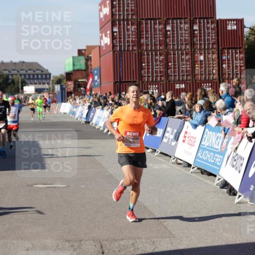 03.10.2025 - Köhlbrandbrückenlauf Jannik Wohlers http://msf.ph/oto/9108278 03.10.2025 12:59:27 Ziel 4108, 4119, 4371, 4441, 4940, 6060, 6154, 6325, 6484, 6609 meine-sportfotos.de