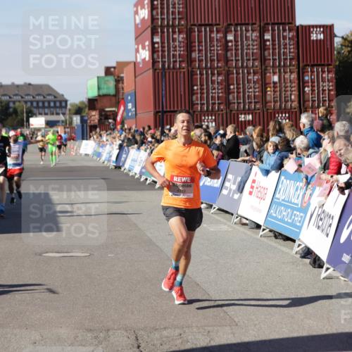 03.10.2025 - Köhlbrandbrückenlauf Jannik Wohlers http://msf.ph/oto/9108286 03.10.2025 12:59:27 Ziel 4108, 4119, 4371, 4441, 4940, 6060, 6154, 6325, 6484, 6609 meine-sportfotos.de