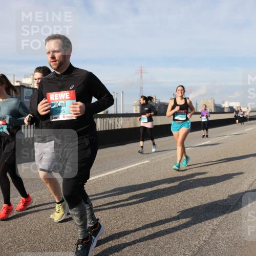 03.10.2025 - Köhlbrandbrückenlauf Lena Gebhardt http://msf.ph/oto/9108288 03.10.2025 10:13:57 Position 2 3475 meine-sportfotos.de