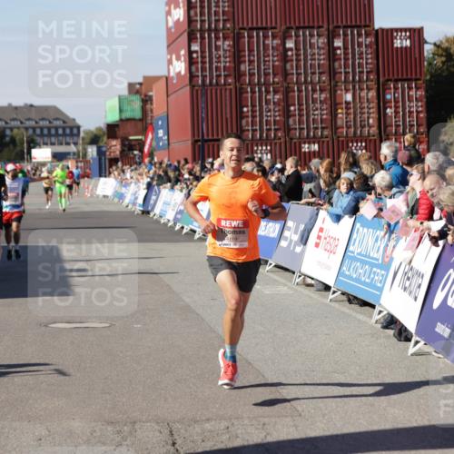 03.10.2025 - Köhlbrandbrückenlauf Jannik Wohlers http://msf.ph/oto/9108293 03.10.2025 12:59:27 Ziel 4108, 4119, 4371, 4441, 4940, 6060, 6154, 6325, 6484, 6609 meine-sportfotos.de