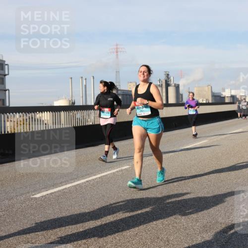 03.10.2025 - Köhlbrandbrückenlauf Lena Gebhardt http://msf.ph/oto/9108298 03.10.2025 10:13:58 Position 2 2261 meine-sportfotos.de
