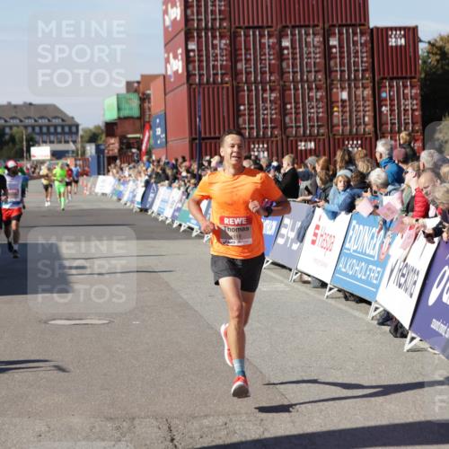 03.10.2025 - Köhlbrandbrückenlauf Jannik Wohlers http://msf.ph/oto/9108299 03.10.2025 12:59:27 Ziel 4108, 4119, 4371, 4441, 4940, 6060, 6154, 6325, 6484, 6609 meine-sportfotos.de