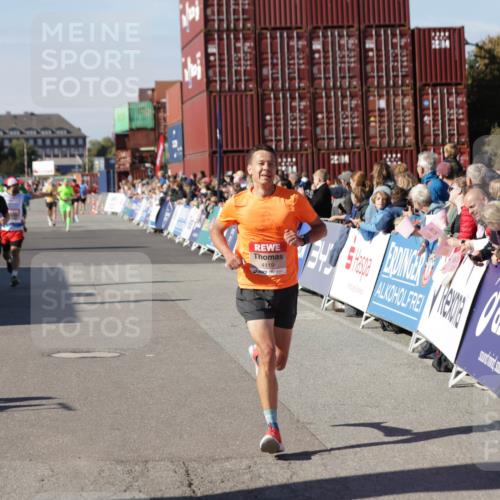 03.10.2025 - Köhlbrandbrückenlauf Jannik Wohlers http://msf.ph/oto/9108305 03.10.2025 12:59:27 Ziel 4108, 4119, 4371, 4441, 4940, 6060, 6154, 6325, 6484, 6609 meine-sportfotos.de