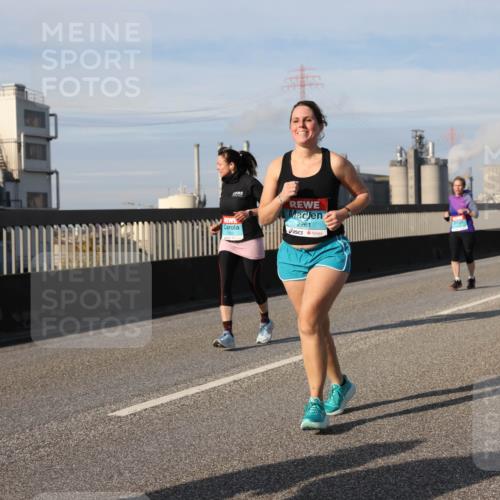 03.10.2025 - Köhlbrandbrückenlauf Lena Gebhardt http://msf.ph/oto/9108307 03.10.2025 10:13:58 Position 2 2261 meine-sportfotos.de