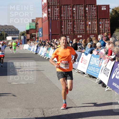 03.10.2025 - Köhlbrandbrückenlauf Jannik Wohlers http://msf.ph/oto/9108311 03.10.2025 12:59:27 Ziel 4108, 4119, 4371, 4441, 4940, 6060, 6154, 6325, 6484, 6609 meine-sportfotos.de