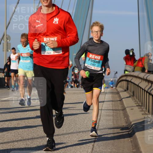 03.10.2025 - Köhlbrandbrückenlauf Strokosch-Dieckow http://msf.ph/oto/9108314 03.10.2025 09:38:43 Position 2 3837, 1639, 1118, 2997 meine-sportfotos.de
