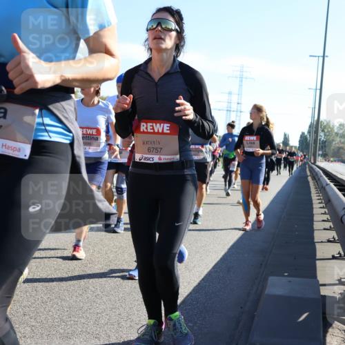 03.10.2025 - Köhlbrandbrückenlauf Strokosch-Dieckow http://msf.ph/oto/9108320 03.10.2025 12:21:57 Position 3 27, 4996, 6757 meine-sportfotos.de