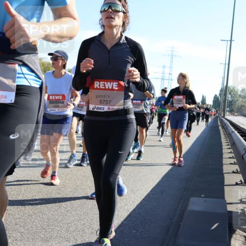 03.10.2025 - Köhlbrandbrückenlauf Strokosch-Dieckow http://msf.ph/oto/9108325 03.10.2025 12:21:57 Position 3 4996, 6757 meine-sportfotos.de