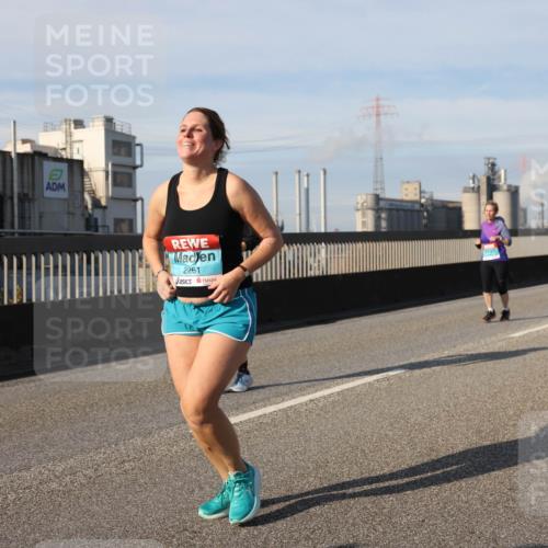 03.10.2025 - Köhlbrandbrückenlauf Lena Gebhardt http://msf.ph/oto/9108335 03.10.2025 10:13:59 Position 2 2261 meine-sportfotos.de