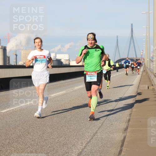 03.10.2025 - Köhlbrandbrückenlauf Lena Gebhardt http://msf.ph/oto/9108339 03.10.2025 09:40:53 Position 2 3715, 2703 meine-sportfotos.de
