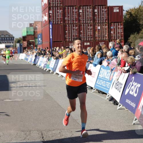 03.10.2025 - Köhlbrandbrückenlauf Jannik Wohlers http://msf.ph/oto/9108342 03.10.2025 12:59:27 Ziel 4108, 4119, 4371, 4441, 4940, 6060, 6154, 6325, 6484, 6609 meine-sportfotos.de