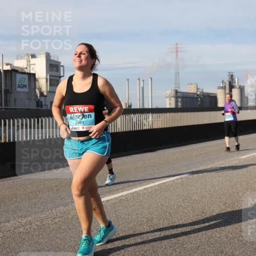 03.10.2025 - Köhlbrandbrückenlauf Lena Gebhardt http://msf.ph/oto/9108344 03.10.2025 10:13:59 Position 2 2261 meine-sportfotos.de