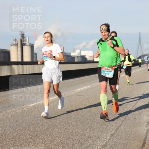 03.10.2025 - Köhlbrandbrückenlauf Lena Gebhardt http://msf.ph/oto/9108351 03.10.2025 09:40:54 Position 2 3715, 2703 meine-sportfotos.de