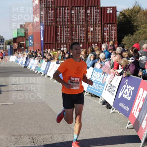 03.10.2025 - Köhlbrandbrückenlauf Jannik Wohlers http://msf.ph/oto/9108356 03.10.2025 12:59:27 Ziel 4108, 4119, 4371, 4441, 4940, 6060, 6154, 6325, 6484, 6609 meine-sportfotos.de