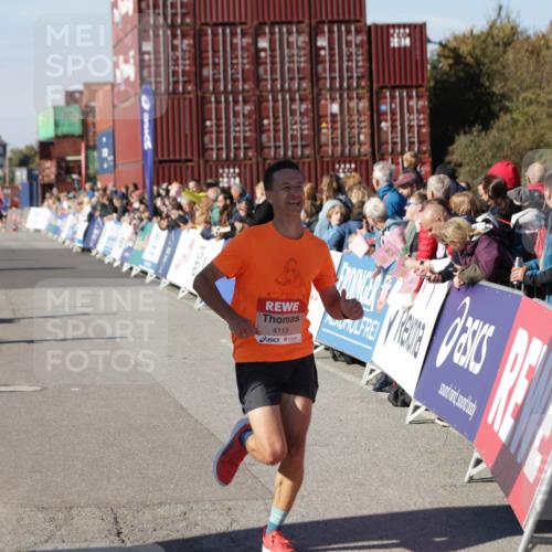 03.10.2025 - Köhlbrandbrückenlauf Jannik Wohlers http://msf.ph/oto/9108365 03.10.2025 12:59:27 Ziel 4108, 4119, 4371, 4441, 4940, 6060, 6154, 6325, 6484, 6609 meine-sportfotos.de
