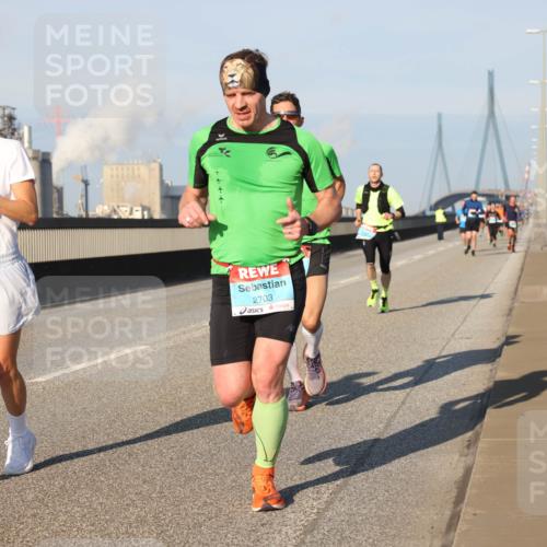 03.10.2025 - Köhlbrandbrückenlauf Lena Gebhardt http://msf.ph/oto/9108372 03.10.2025 09:40:54 Position 2 3715, 2703 meine-sportfotos.de