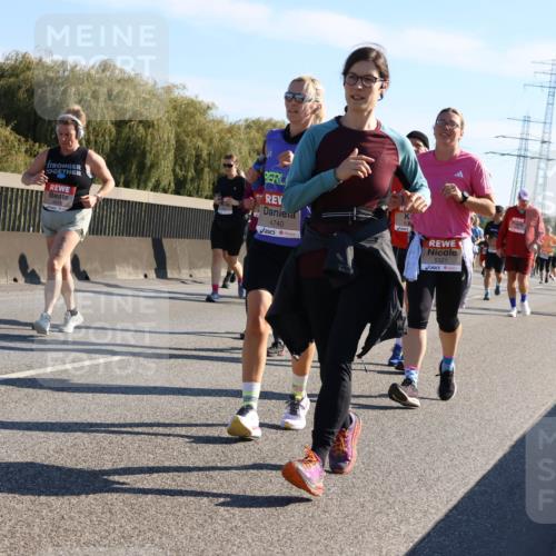 03.10.2025 - Köhlbrandbrückenlauf Strokosch-Dieckow http://msf.ph/oto/9108373 03.10.2025 12:22:02 Position 3 4976, 4740, 5321 meine-sportfotos.de