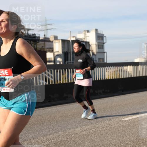 03.10.2025 - Köhlbrandbrückenlauf Lena Gebhardt http://msf.ph/oto/9108378 03.10.2025 10:13:59 Position 2 2261 meine-sportfotos.de