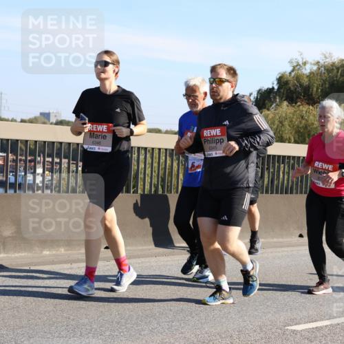 03.10.2025 - Köhlbrandbrückenlauf Strokosch-Dieckow http://msf.ph/oto/9108381 03.10.2025 12:22:06 Position 3 6346, 6345, 507 meine-sportfotos.de