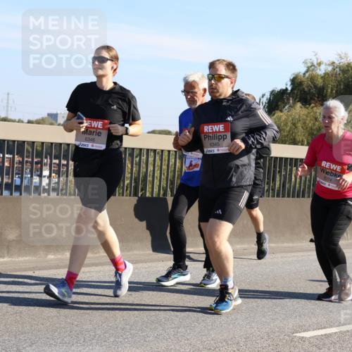 03.10.2025 - Köhlbrandbrückenlauf Strokosch-Dieckow http://msf.ph/oto/9108385 03.10.2025 12:22:06 Position 3 6346, 6345, 5074 meine-sportfotos.de