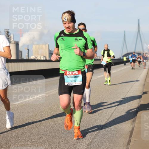 03.10.2025 - Köhlbrandbrückenlauf Lena Gebhardt http://msf.ph/oto/9108386 03.10.2025 09:40:54 Position 2 3715, 2703 meine-sportfotos.de