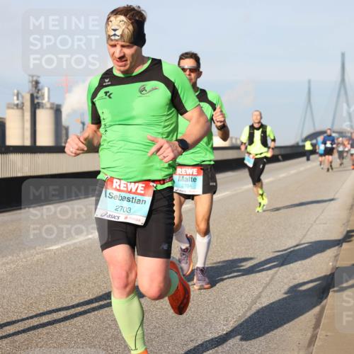 03.10.2025 - Köhlbrandbrückenlauf Lena Gebhardt http://msf.ph/oto/9108402 03.10.2025 09:40:54 Position 2 3715, 2703, 2704 meine-sportfotos.de