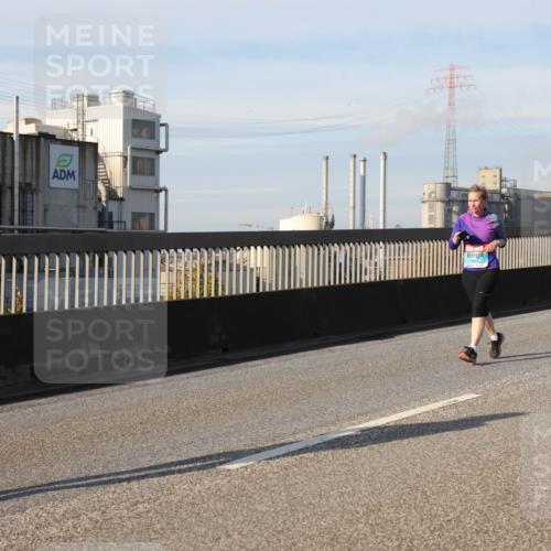 03.10.2025 - Köhlbrandbrückenlauf Lena Gebhardt http://msf.ph/oto/9108408 03.10.2025 10:14:00 Position 2  meine-sportfotos.de