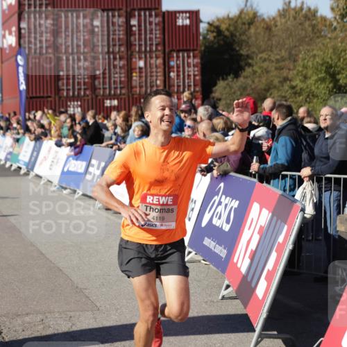 03.10.2025 - Köhlbrandbrückenlauf Jannik Wohlers http://msf.ph/oto/9108410 03.10.2025 12:59:28 Ziel 4108, 4119, 4371, 4940, 6060, 6154, 6325, 6484, 6609 meine-sportfotos.de